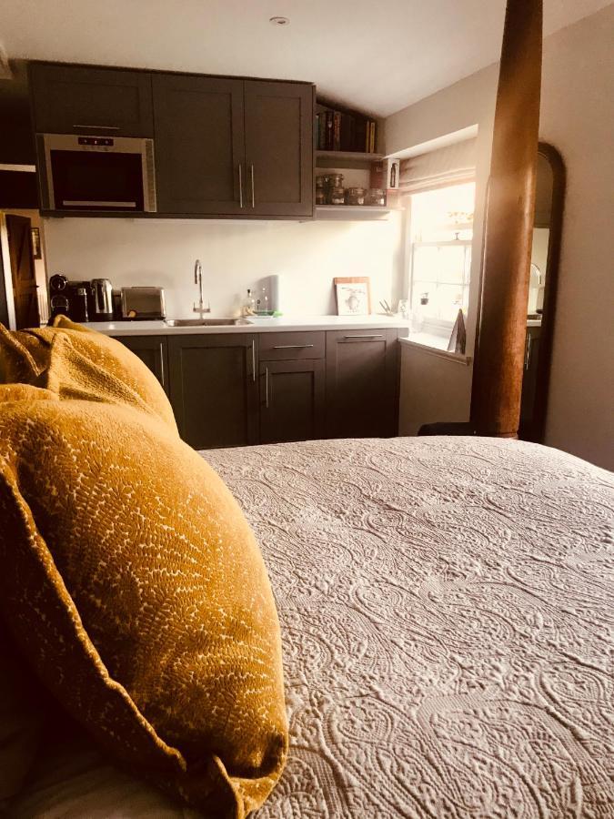 The Old Post Office Studio Apartment In A Beautiful Cotswold Village Cirencester Exteriör bild