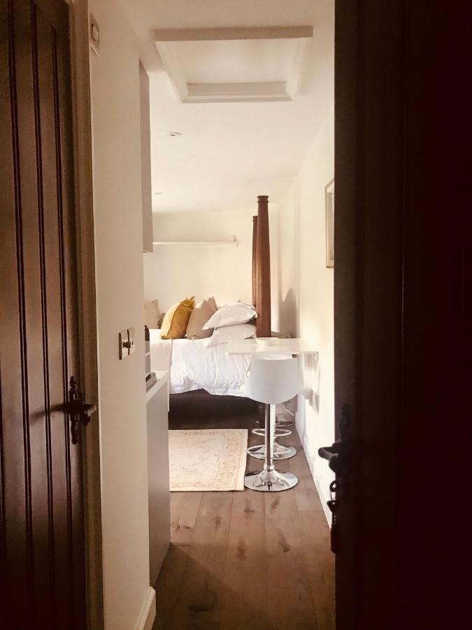 The Old Post Office Studio Apartment In A Beautiful Cotswold Village Cirencester Exteriör bild