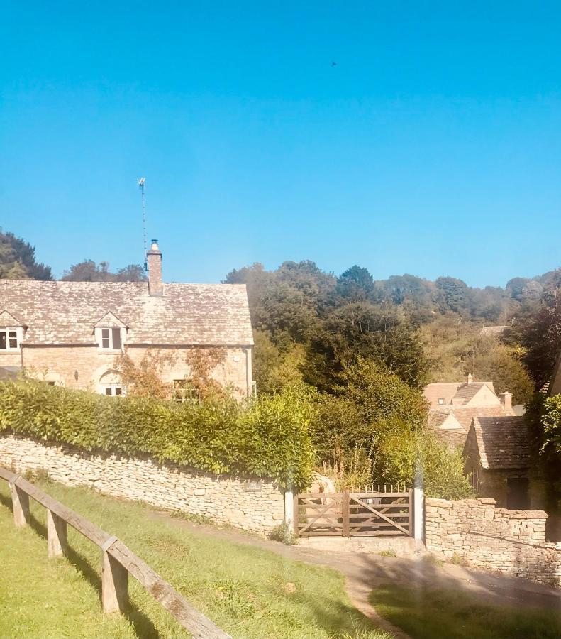 The Old Post Office Studio Apartment In A Beautiful Cotswold Village Cirencester Exteriör bild