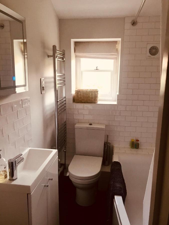 The Old Post Office Studio Apartment In A Beautiful Cotswold Village Cirencester Exteriör bild